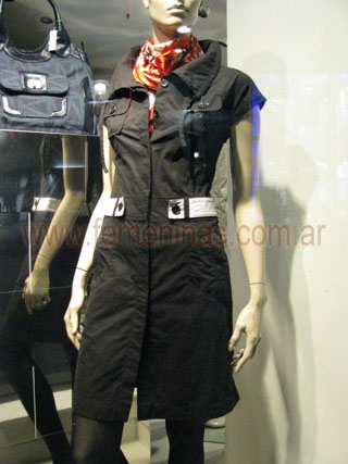 Vestido camisero negro con detalles blancos en la cintura  Mexx